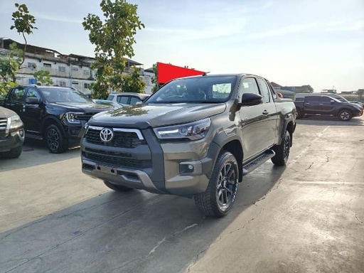 2025 TOYOTA Hilux