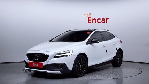 2018 VOLVO V40