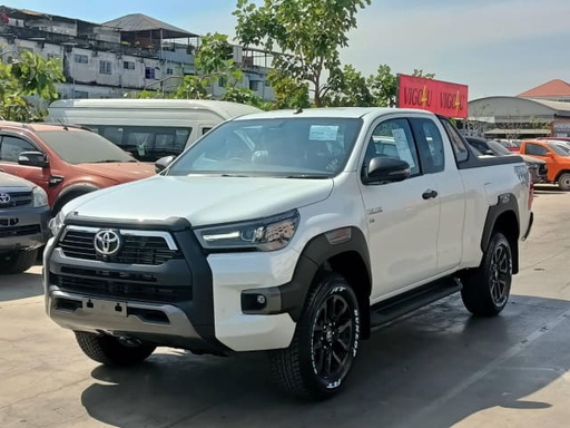 2025 TOYOTA Hilux