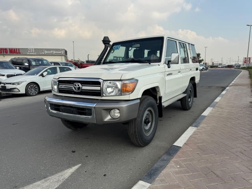 2018 TOYOTA Land Cruiser