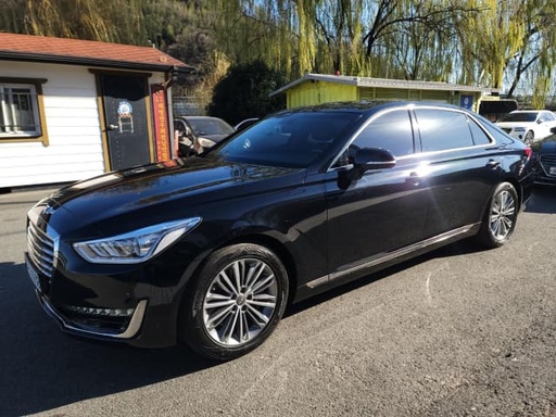 2017 Genesis EQ900
