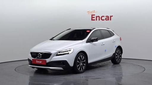 2019 VOLVO V40